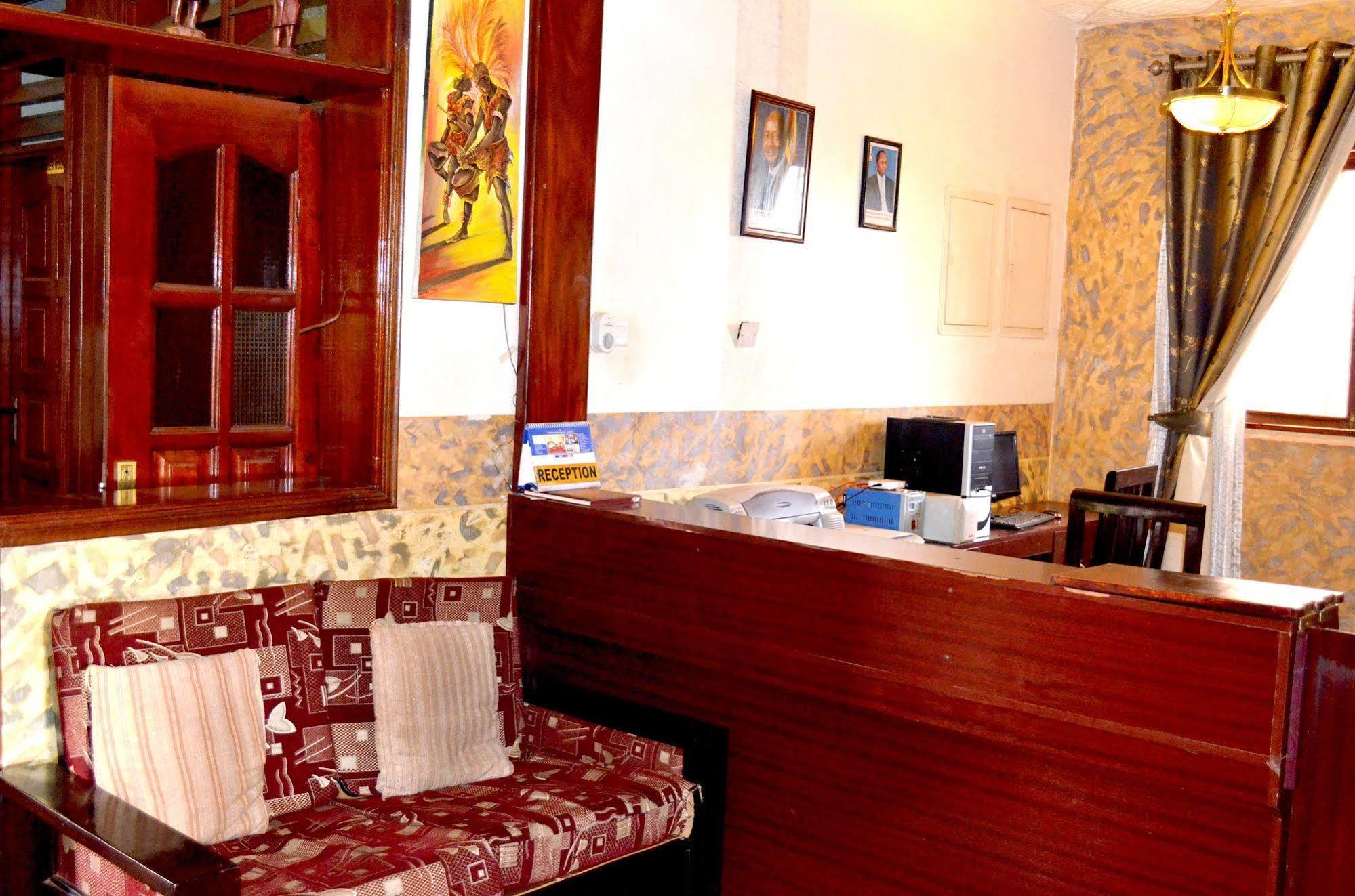 فندق عنتيبيفي  Areba المظهر الخارجي الصورة